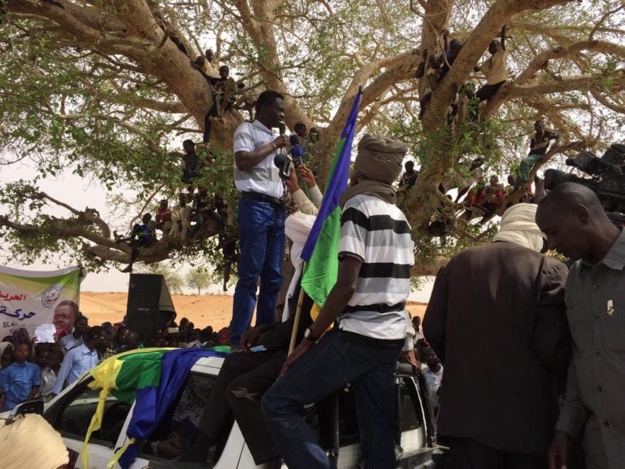 رئيس حركة جيش تحرير السودان مني اركو مناوي لدي مخاطبته اللاجئين السودانيين بشرقي تشاد . 7 مارس 2020 . صورة ل(صوت الهامش)